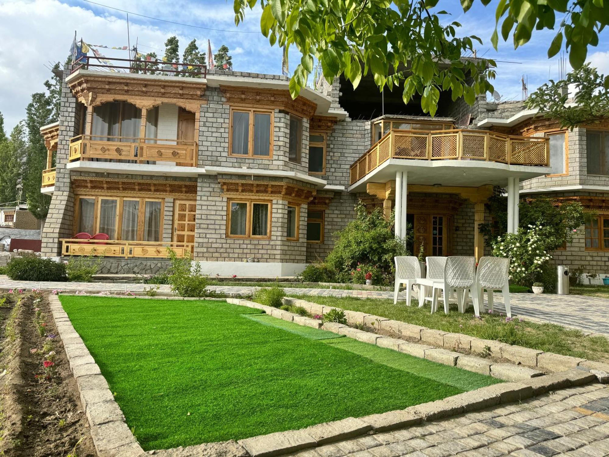 Adu'S Eternal Comfort Leh Exterior foto